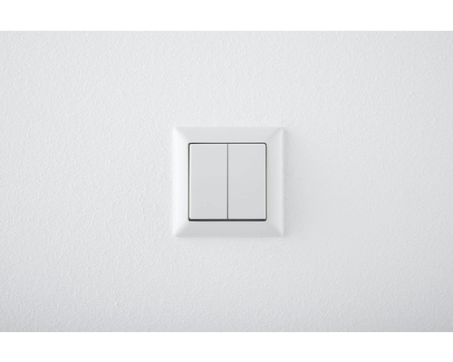 Weißer Doppellichtschalter an einer Wand