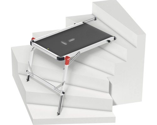 Aluminium Arbeitsbühne auf einer Treppe mit justierbaren Füßen