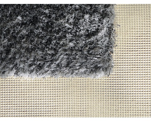 Grauer Teppich mit hochflorigem Flor und texturiertem Rücken