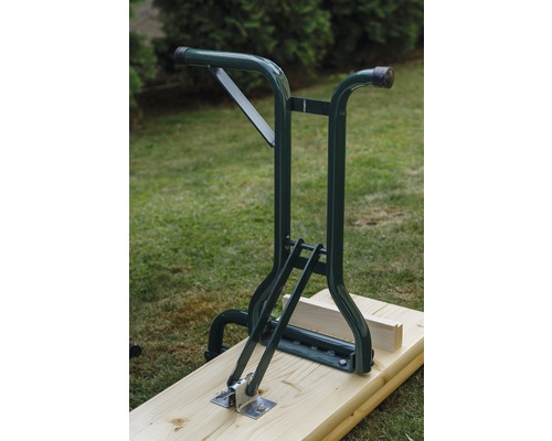 Biertischgestell aus Metall auf Holztischplatte