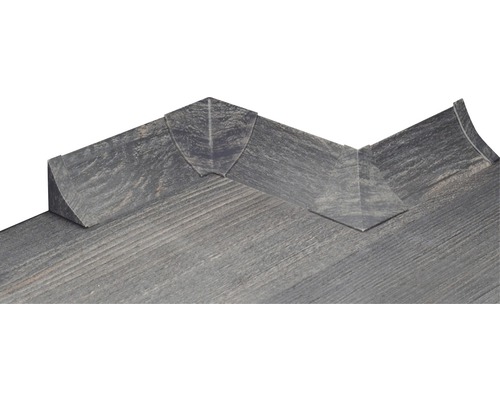 Detailaufnahme von Laminatfußleisten in Eckanordnung
