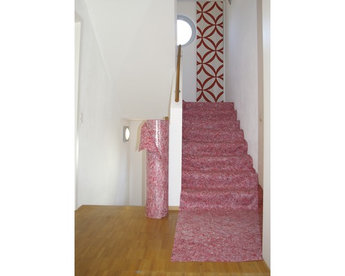 Treppenhaus mit Trittschalldämmung auf Treppe und als Rolle