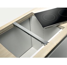 Küchenunterschrank mit Montageelementen und Kochfeld