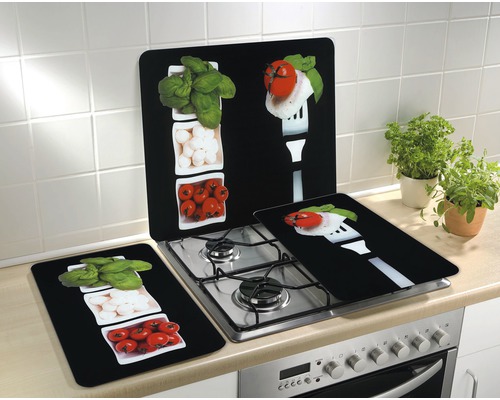 Herdabdeckplatten mit Tomaten, Mozzarella und Basilikum Motiven in der Küche