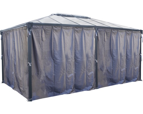 Pavillon mit geschlossenem Vorhang