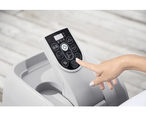 Bedienelement eines tragbaren Whirlpools mit digitaler Anzeige und verschiedenen Funktionsknöpfen, die von einer Hand bedient werden.