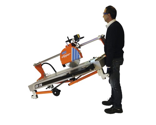 Fliesenschneider mit Bediener und Norton Clipper Logo