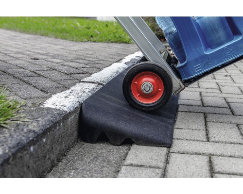 Bordsteinrampe aus Gummi für eine Sackkarre