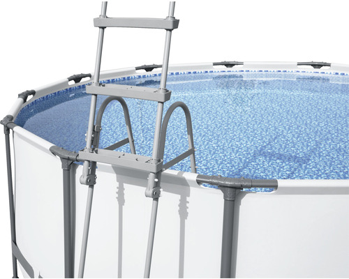 Aufstellpool mit Leiter