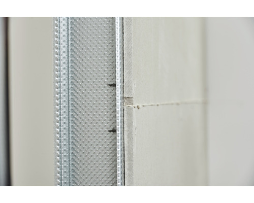 Detailaufnahme einer Gipskartonwandkonstruktion mit Metallprofilen