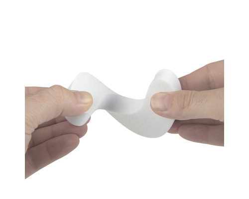 Person biegt einen flexiblen Türstopper