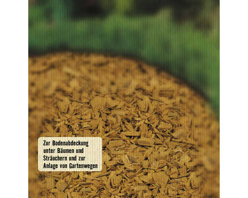Nahaufnahme von Rindenmulch zur Bodenabdeckung im Garten und zur Anlage von Gartenwegen