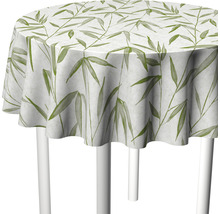 Runde Tischdecke mit Bambusmuster auf einem Tisch