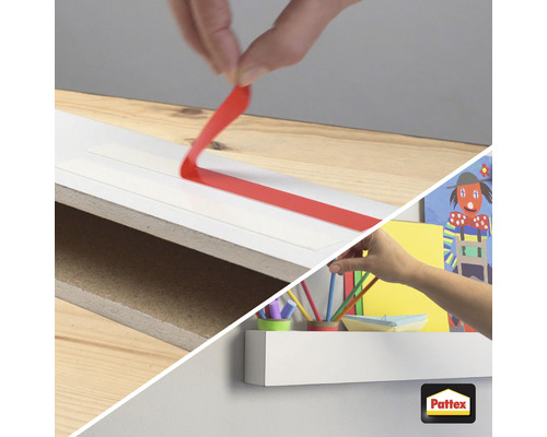 Doppelseitiges Klebeband wird auf eine weiße Oberfläche aufgetragen, um eine kleine weiße Wandablage zu befestigen. Pattex Logo.