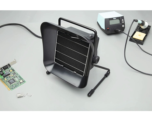 Lötrauchabsaugung mit Lötkolben, Lötzinn und Platine