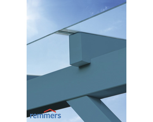 Detailansicht einer Terrassenüberdachung mit Glaselementen und tragenden Holzbalken