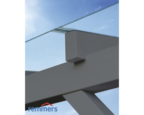 Detailansicht einer Glasüberdachung mit Metallrahmen
