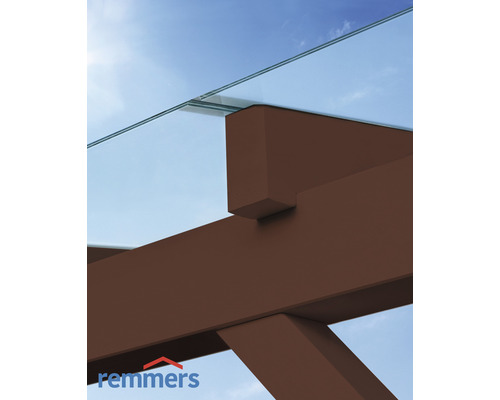 Detailansicht einer Terrassenüberdachung mit Glasdach und Holzkonstruktion