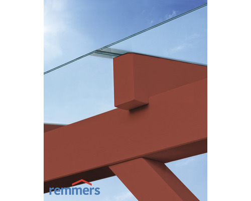 Detailansicht einer Terrassenüberdachung mit Glasdach und Holzkonstruktion.
