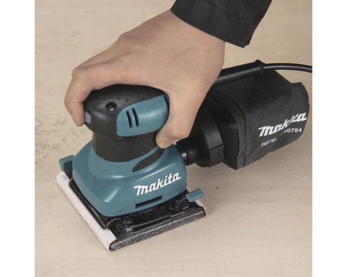 Makita Exzenterschleifer mit Staubbeutel in Verwendung