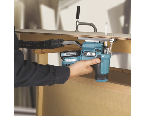 Makita Nutfräse im Einsatz zum Nutenfräsen