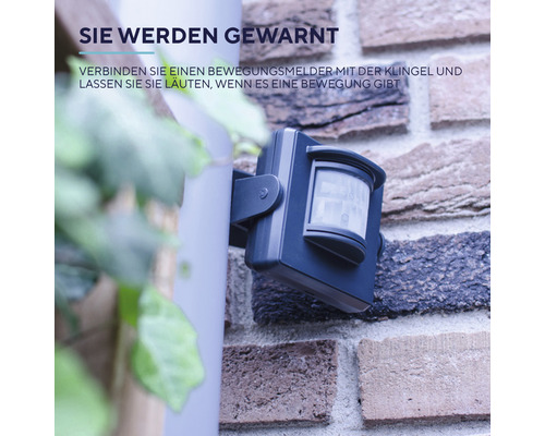 Bewegungsmelder zur Klingelinstallation an einer Hauswand