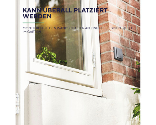 Wandschalter montiert an einer Backsteinmauer im Garten