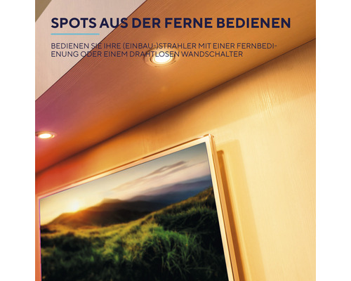 Deckeneinbaustrahler in Wohnraum mit Fernseher