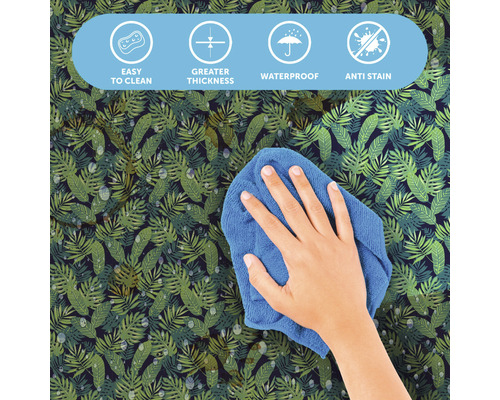 Reinigung einer wasserfesten und schmutzabweisenden Vinyltapete mit Blättermotiv.