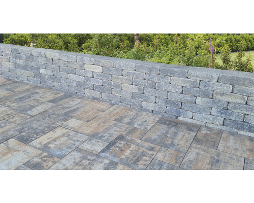 Gartenmauer aus Stein und Steinplatten für den Außenbereich