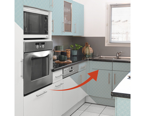 Küchenszene mit Geräten und Schränken