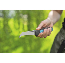 Hand hält Gardena Okuliermesser