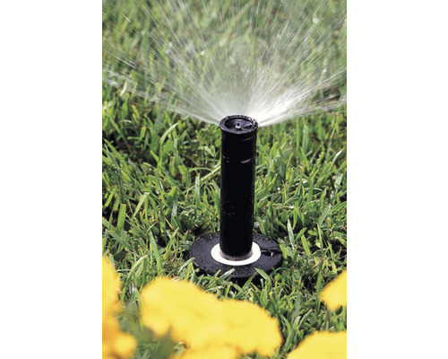 Versenkregner im Einsatz zur Rasenbewässerung