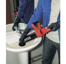 Rohrreinigungsgerät im Einsatz an einem Waschbecken