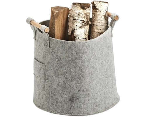 Holzkorb aus Filz mit Holzgriffen und Holzscheiten