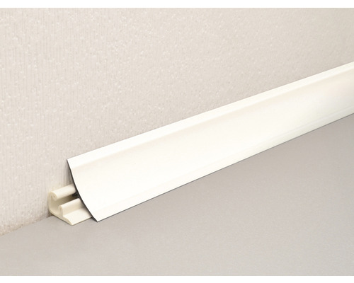 Sockelleiste aus Kunststoff an einer Wand