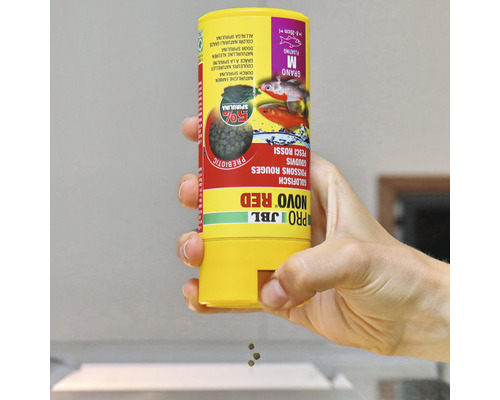 JBL Novo Red Goldfischfutter Dose in der Hand