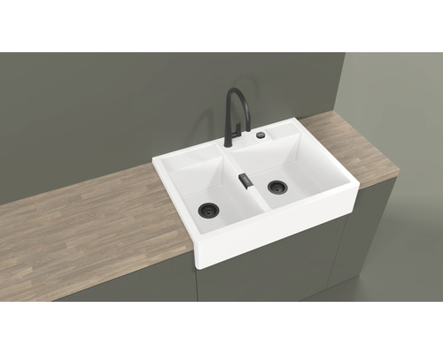 Küchenspüle mit zwei Becken und Armatur