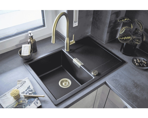 Spüle aus Quarzkomposit mit Abtropffläche und Armatur