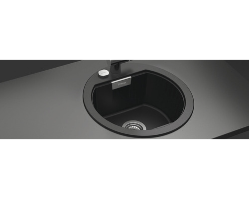 Runde Küchenspüle aus Stein mit Abfluss und Armatur