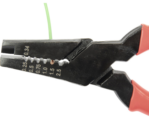 Abisolierzange mit grünem Kabel