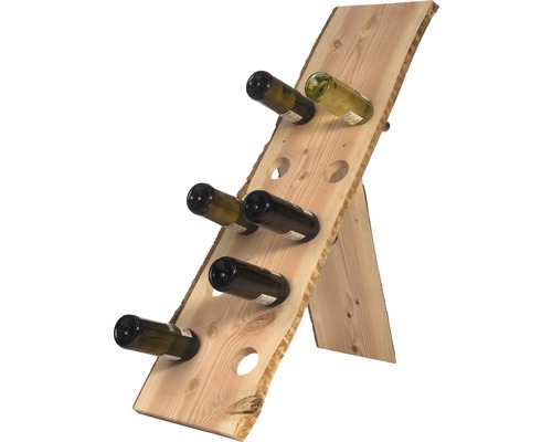 Weinregal aus Holz mit Flaschen