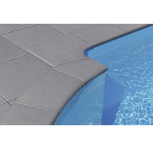 Betonplatten als Poolumrandung
