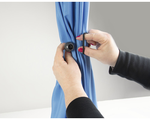 Vorhang mit Zubehör zum Befestigen