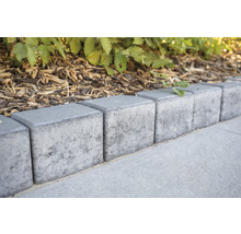 Gartenwegbegrenzung aus Betonsteinen