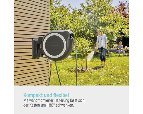 Gartenschlauchbox zur Wandmontage mit Gartenschlauch im Garten