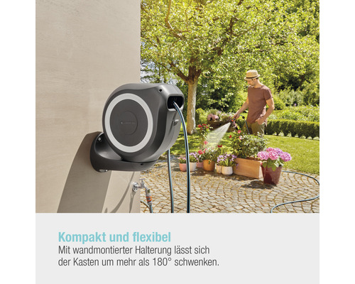 Gardena Wand-Schlauchbox mit Gartenschlauch und Wasserhahn im Garten
