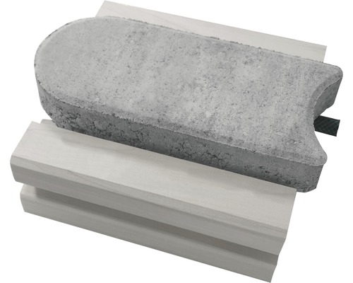 Beton Bordstein auf Holzlatten