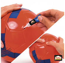 Person repariert einen Fußball mit Pattex Sekundenkleber Gel
