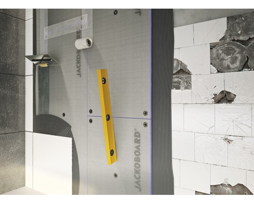 Einbauszene eines Badezimmers mit Jackoboard-Bauplatten und Nivellierwerkzeug